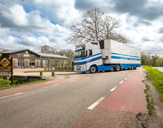 Spruijt Transport vergroot het laadvolume met Volvo FH X-Low-trekker met megatrailer