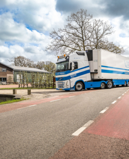 Spruijt Transport vergroot het laadvolume met Volvo FH X-Low-trekker met megatrailer
